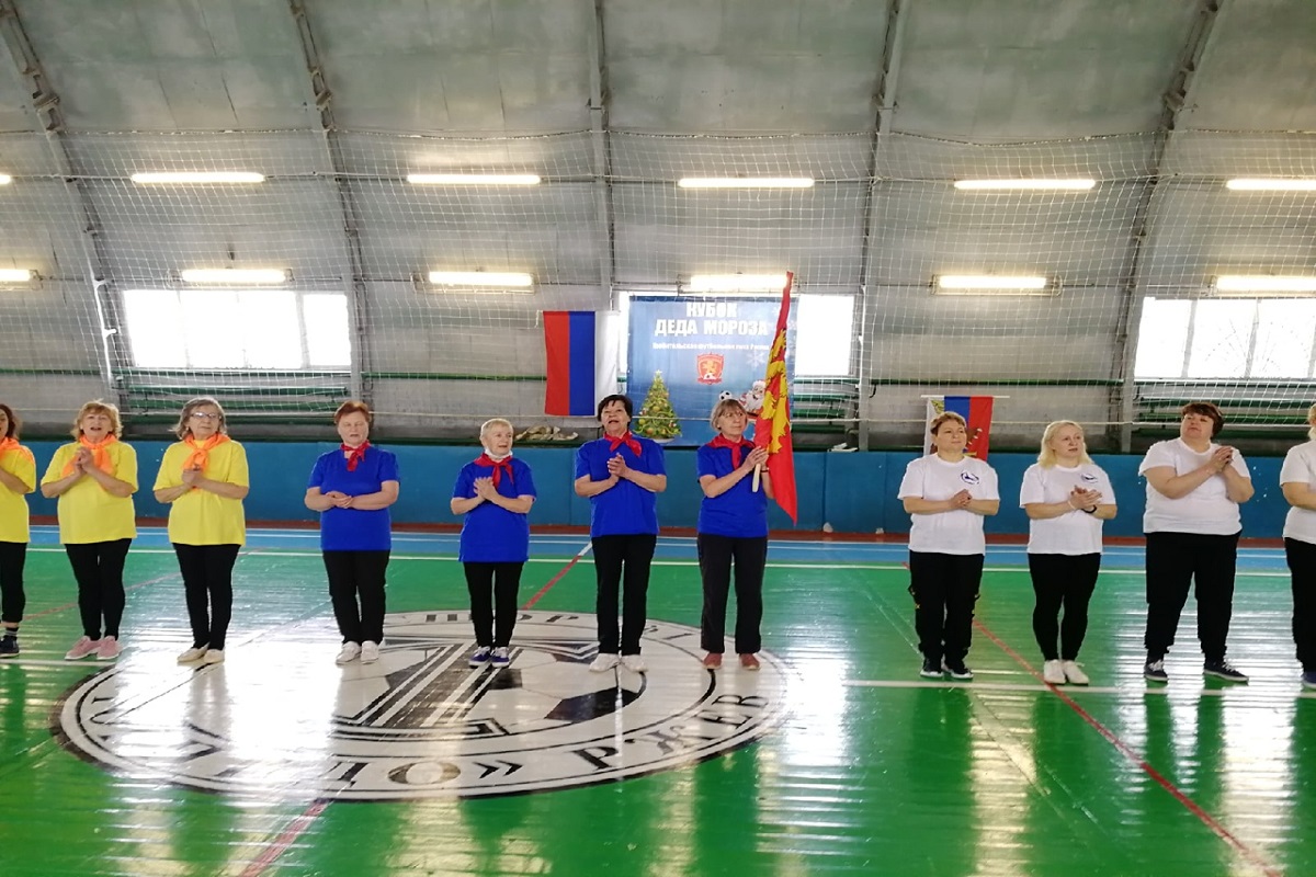 Проходила спартакиада. Спартакиада Ржев. Спартакиады среди пожилых людей. Спартакиада на Торпедо Мытищи. Теннис среди пенсионеров.