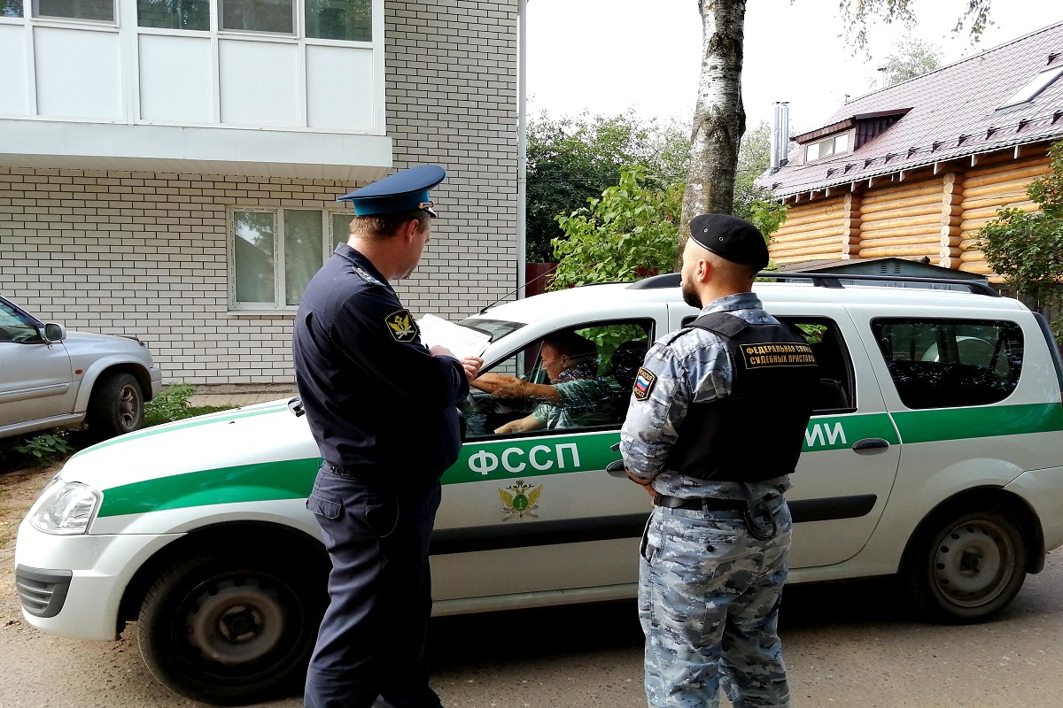 Тверские приставы взыскали налоговую задолженность с должника-водителя